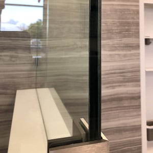 CLEAR GLASS EDGE CLEAR GLASS EDGE