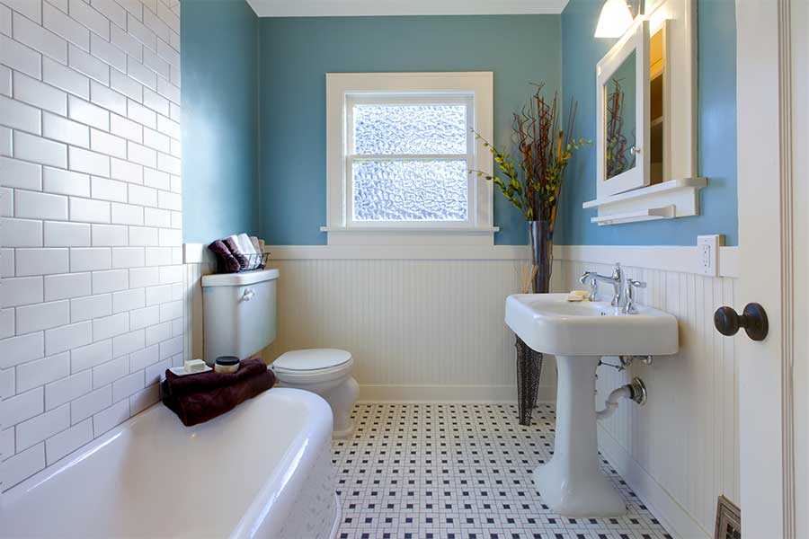 blue and white bathroom with black & white checkerboard pattern tile floor