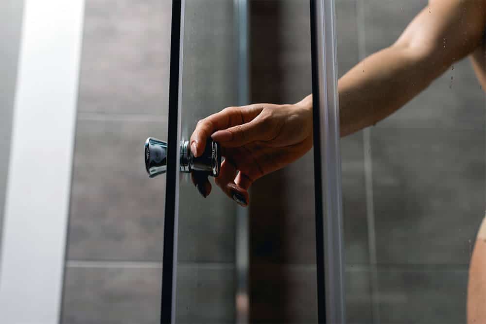Enhancing Bathroom Safety with Innovative Shower Door Designs 6 shower glass with safe rounded edges